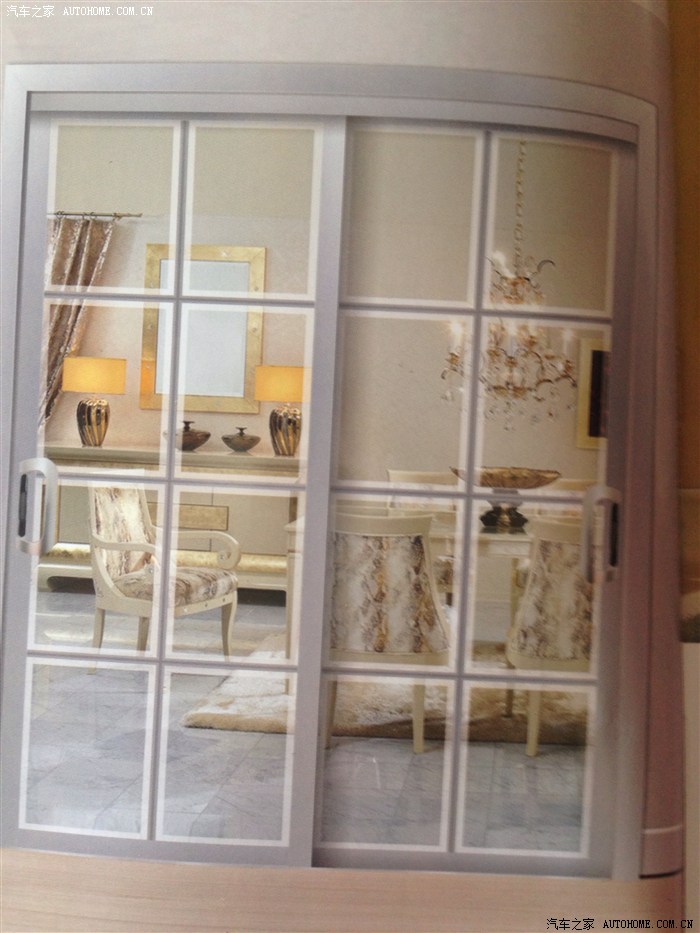 厨房移门定的是这个款式,很简单的八分格,杀价是340一