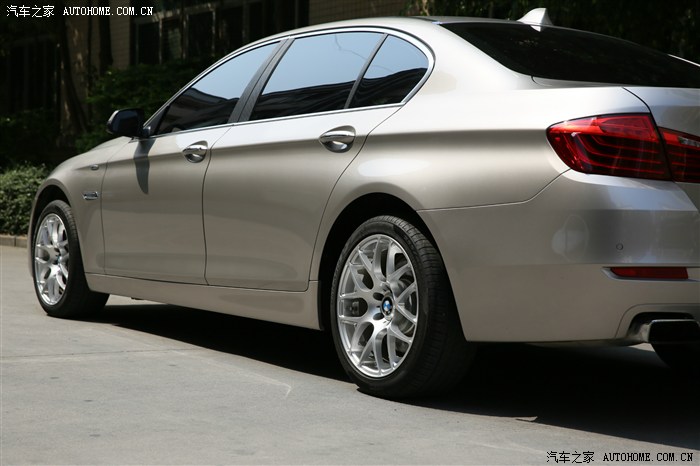 出售宝马5系轮毂配进口倍耐力防爆轮胎255/40/r18.