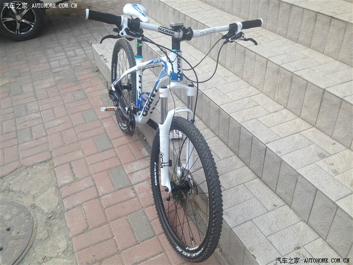 捷安特atxse2换760mm燕把还有锁死把套和脚踏