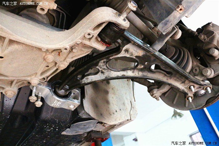 迈腾更换三角臂大小胶套