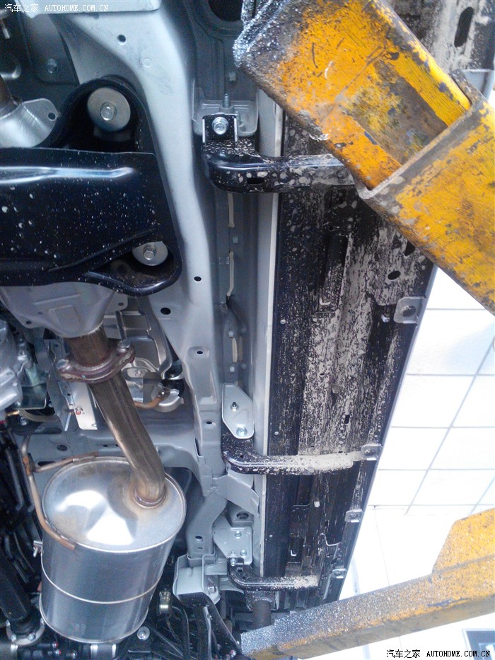 右的纵梁,这也是承载式和非承载式争论的焦点.