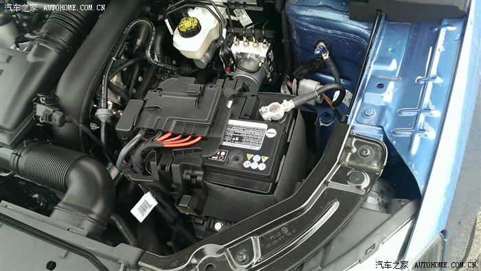 电瓶有塑料盖这个没有想起来减配吧