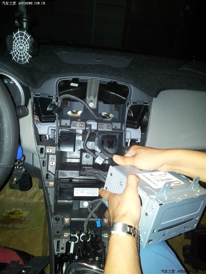 科鲁兹中控台cd后背没有油路怎么按键缝隙会有油迹