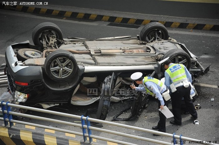 组图:成都一越野车失控坠下立交桥隧道_沃尔沃xc90论坛_汽车之家论坛