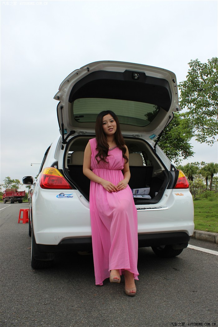 我家最美启辰车模爆改白r俏媳妇当车模