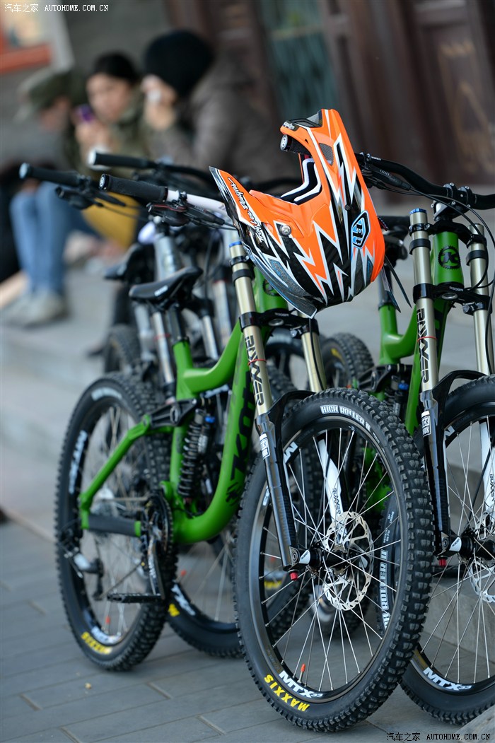 23点59分59秒原创我的kona速降及fr自行车