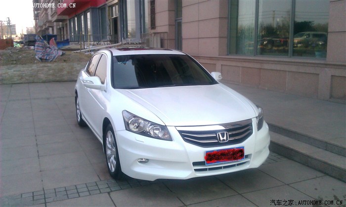 雅阁白色的车友来顶下行么?我们被外人笑话不论不累白色