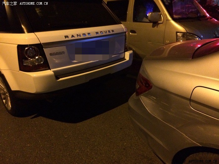 【图】可怜的小c被陆虎撞了_奔驰c级论坛_汽车之家论坛