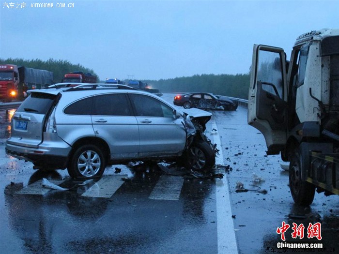 【京哈高速发生交通事故 致1名救援人员死亡】