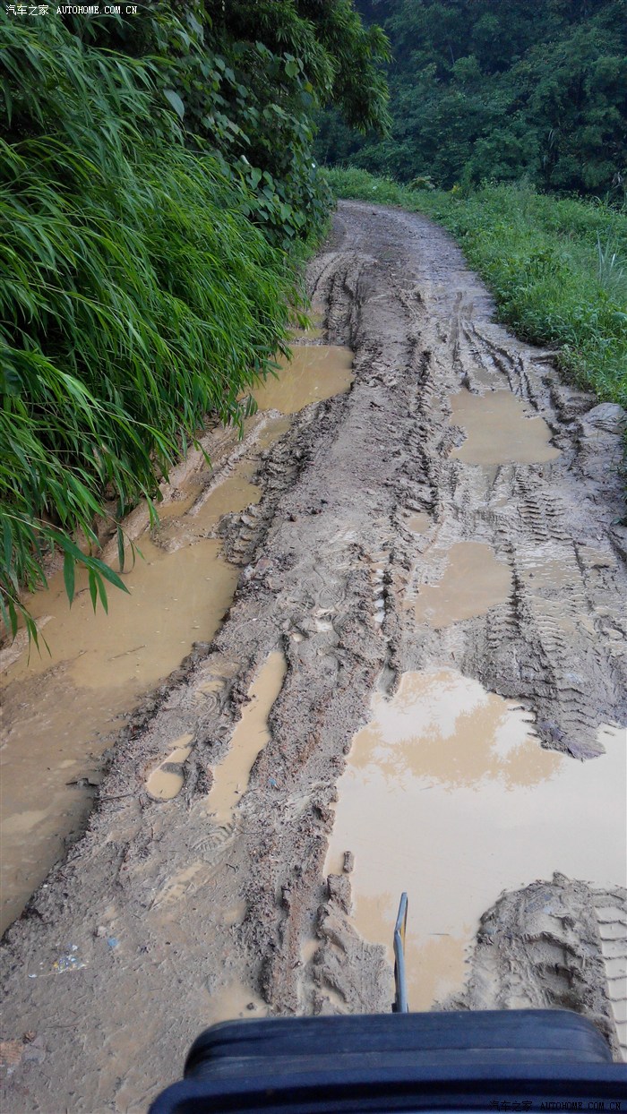 农村的泥巴路图片图片