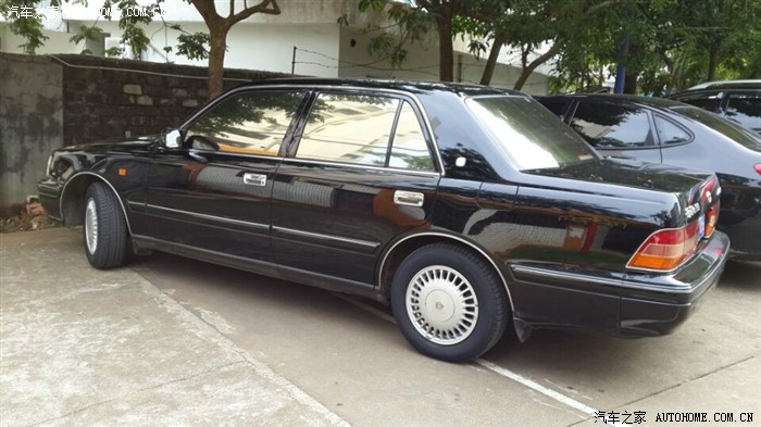 儿时的回忆经典老车收藏级千禧版丰田皇冠155vvti