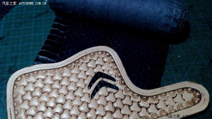 盔甲纹式样的钥匙包