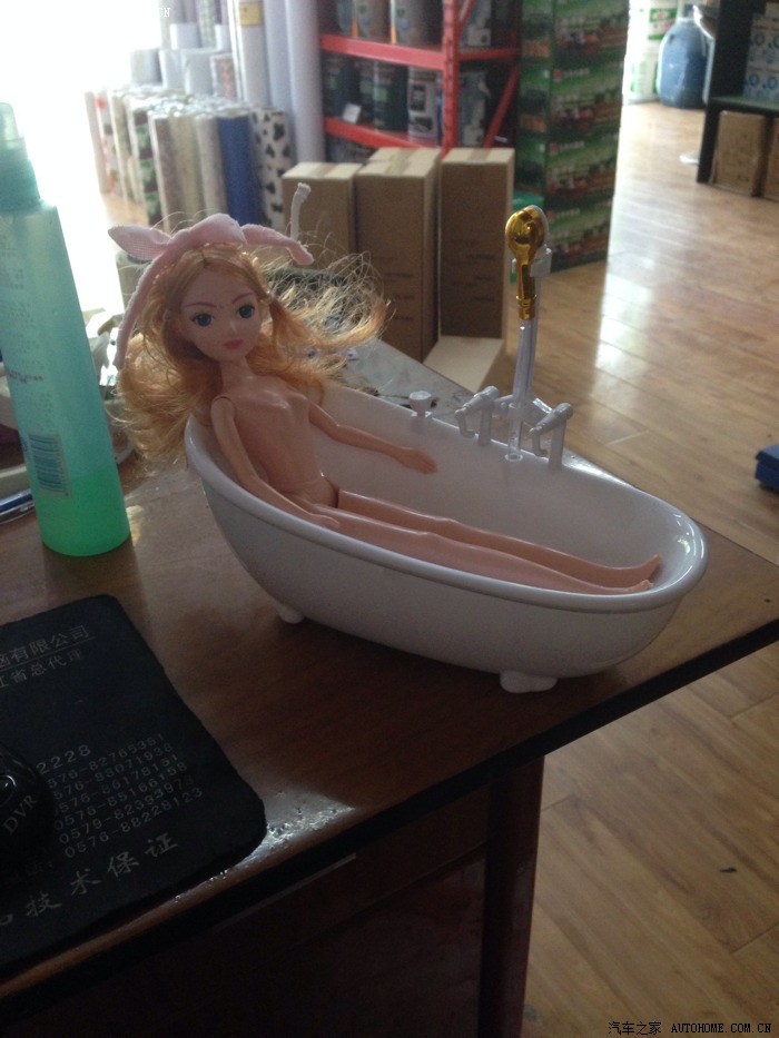 美女沐浴多角度正面拍摄纯金淋浴头屌丝门快来