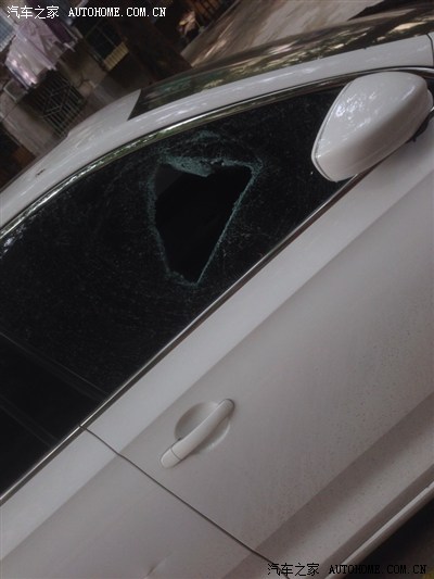 这些没耍事的,玻璃砸了,又不进去偷东西!