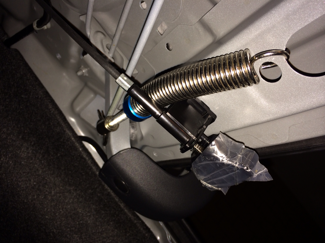 请问谁会装后备箱弹簧