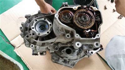 取出原厂五档齿轮