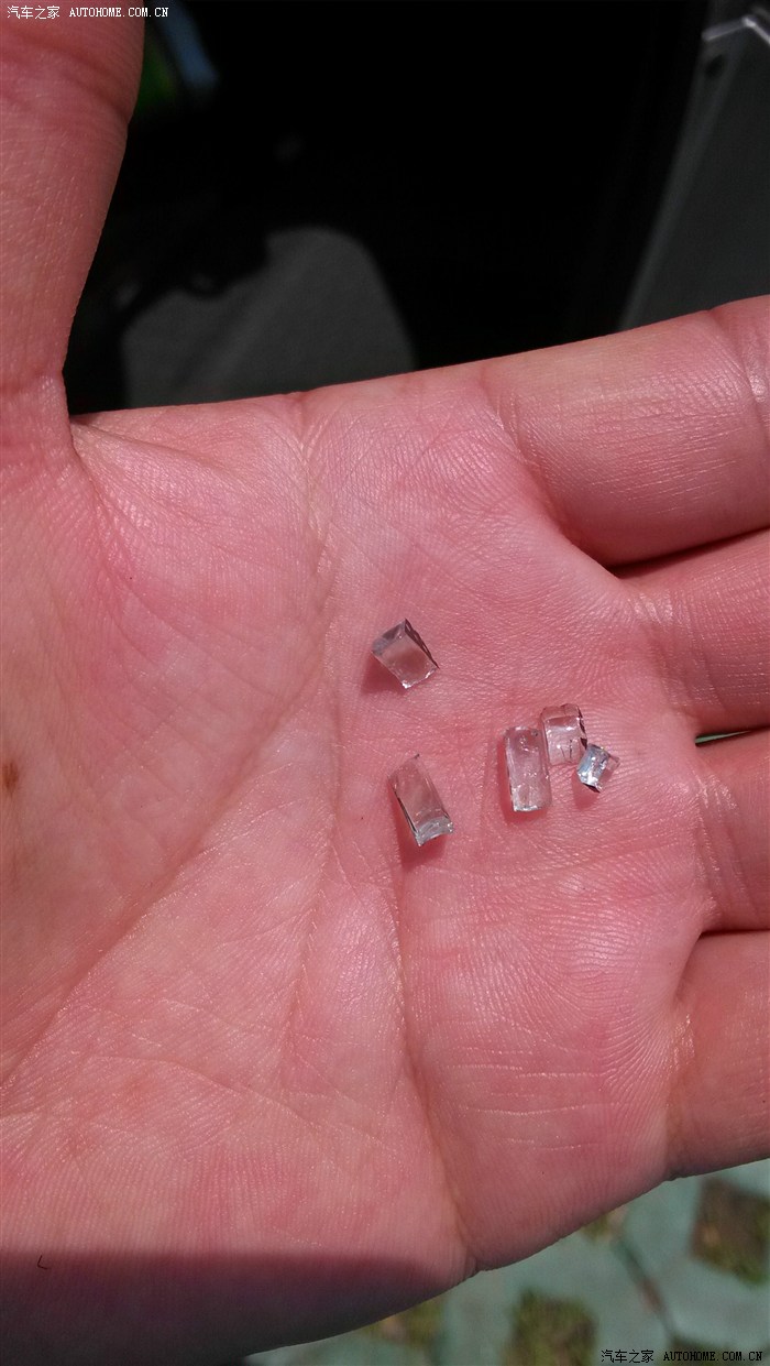 2013款凯越后备箱发现挡风玻璃碎片问题进展