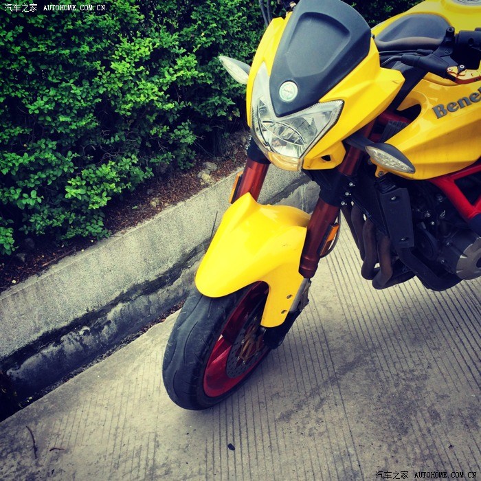 加油得时候碰到得黄龙600还是挺有视觉冲击力得