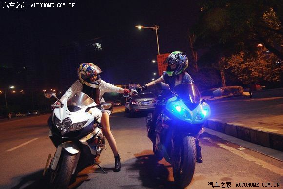 巴拉巴拉,各位见笑了,小女子初学摩托车,以下是我与闺蜜滨江小跑&xee