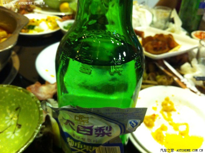 大白梨青岛啤酒瓶子图片