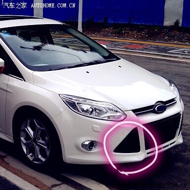 求助新福克斯的前保险杠三角板怎么拆知道的进