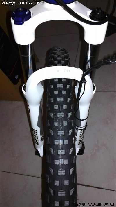 80kg一直用rockshox的硬叉,之前的仿m5用的v碟两用