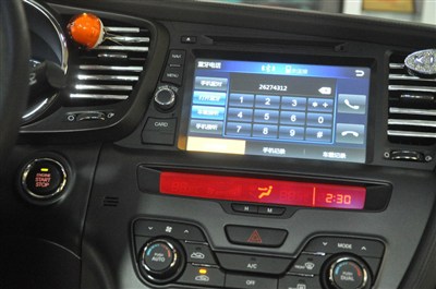 起亚k5安装大灯总成 飞歌开拓者导航 酷斯特汽车专业导航改装中心