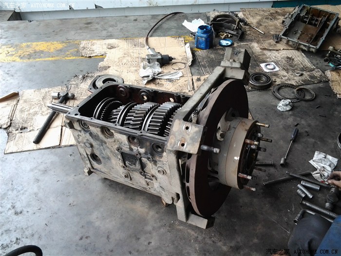 12米宇通客车维修一二档同步器变速箱拆解吊装全过程