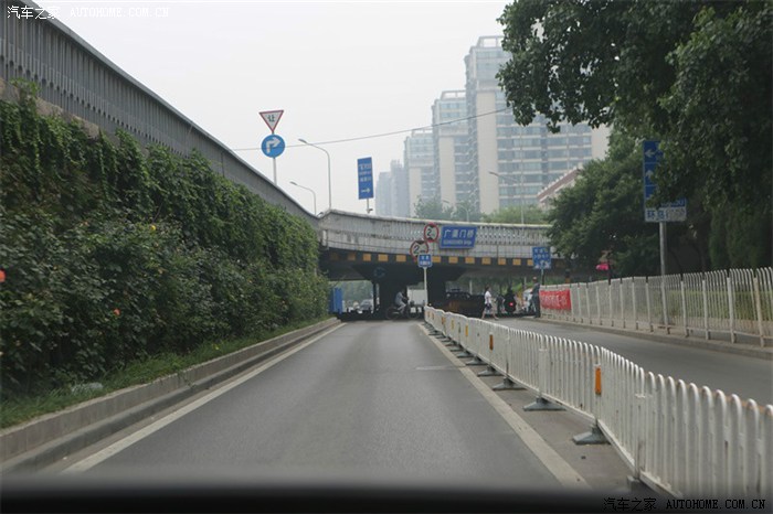 712北京暴雨广渠门桥图片