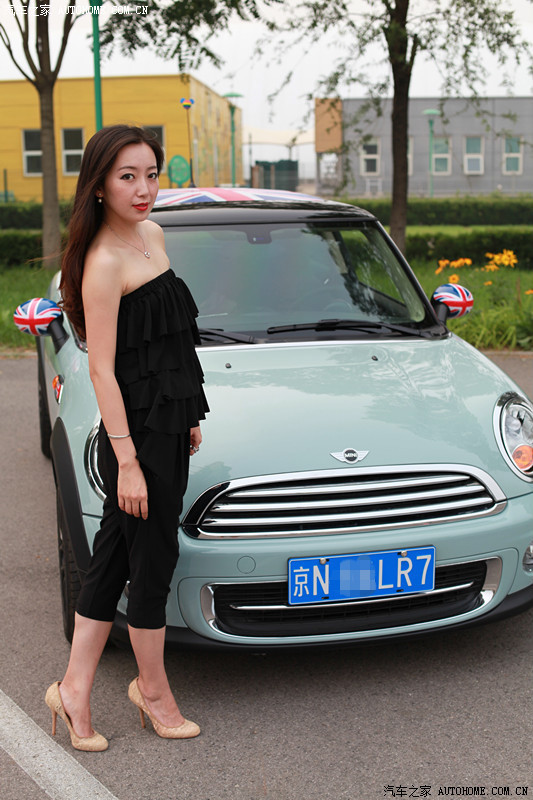 媳妇当车模怀旧是一种方式复古是一种态度逆势提老款mini