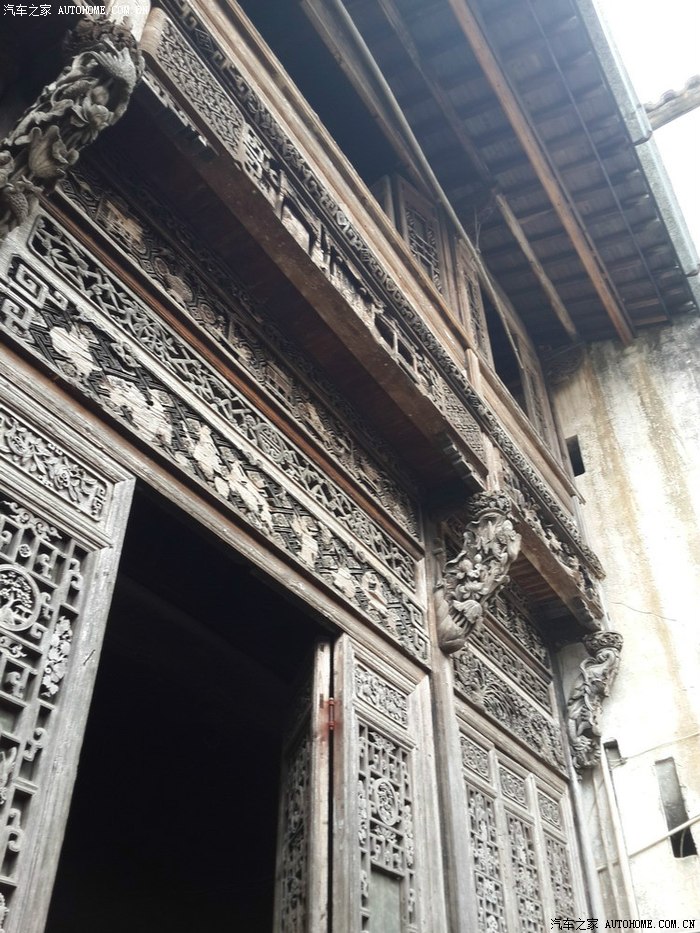 官宅与商宅建筑有所同,官宅讲究气魄,商宅注重财运.这官宅振源堂.