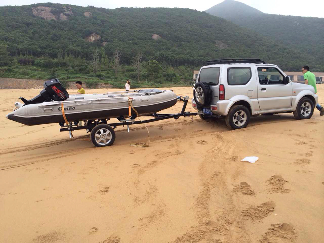 吉姆尼搭配野营小拖挂