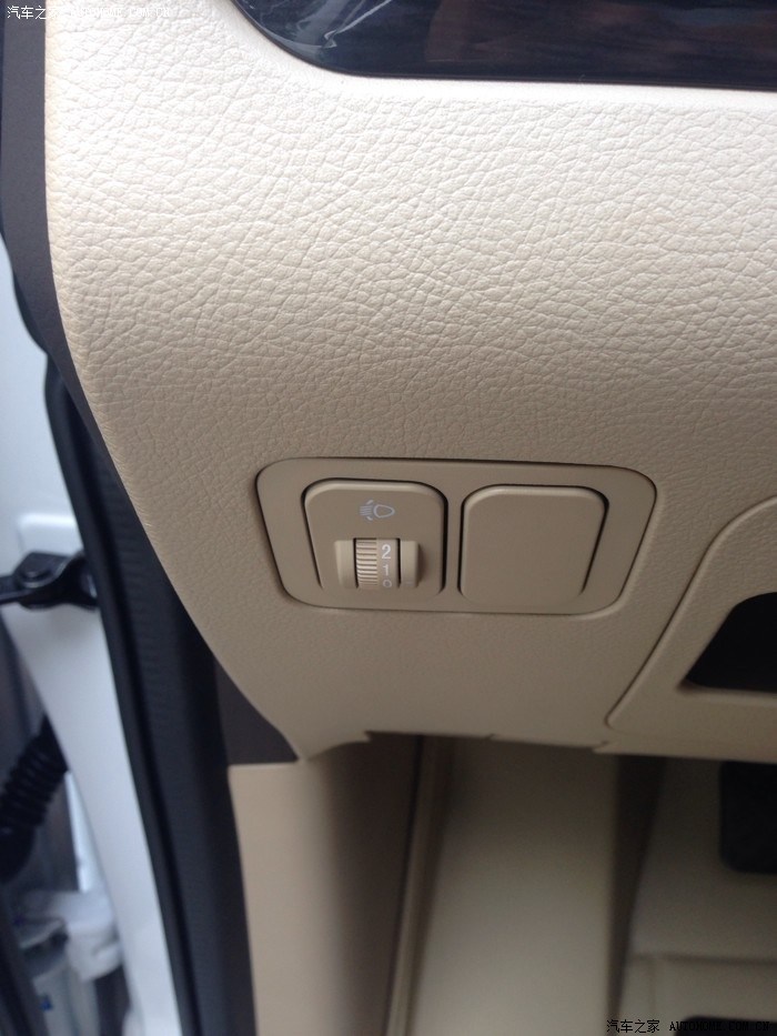 前照灯调节按钮右侧的这个是什么
