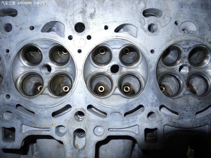 宝马3系e90325i清除发动机燃烧室积碳恢复气门密闭性作业全流程