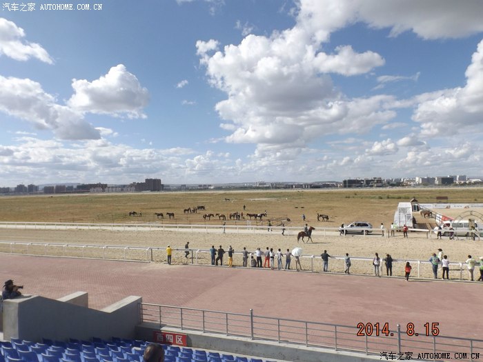 内蒙锡林郭勒赛马场风景