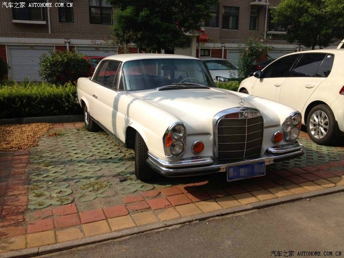 原创经典老车 分享难得一见爷爷辈的w112奔驰s吧! 图片超多!