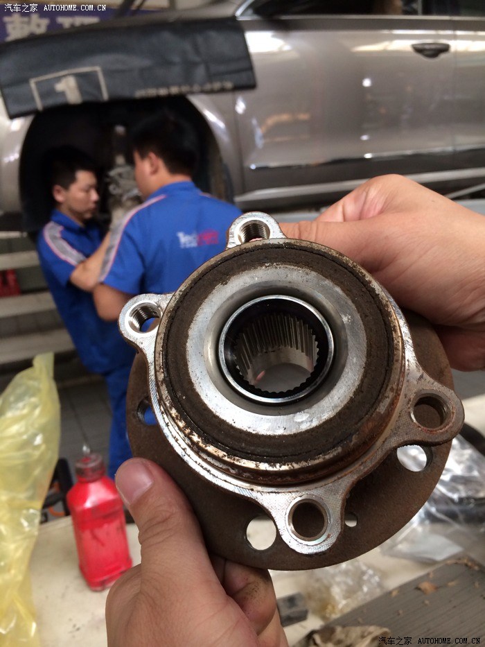 4s店换左前轮轴承