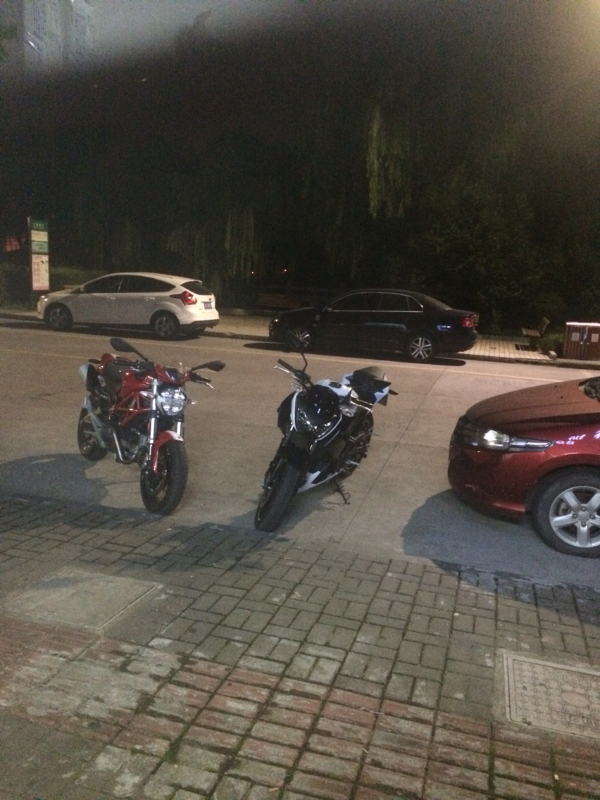 杜卡迪795abs版183的个子150体重能骑嘛