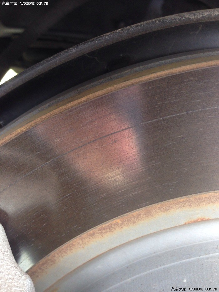 刹车盘一圈划痕什么原因怎么处理