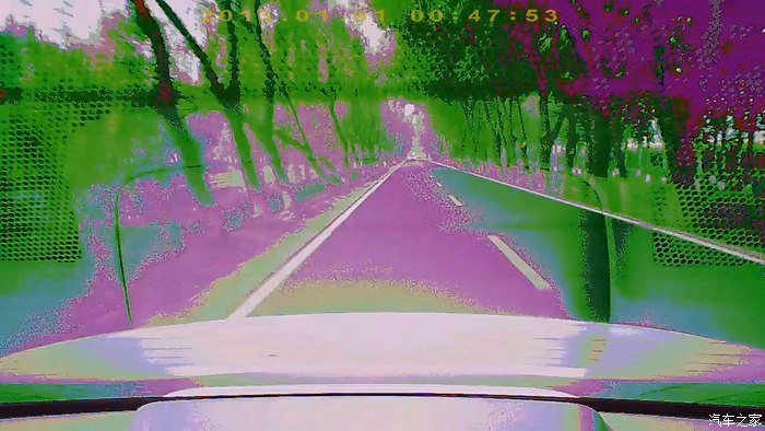 c5行车记录仪颜色失真严重上传二张抓的图片