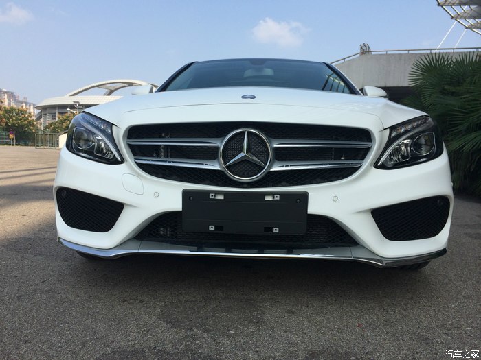 (解答更新)大爱奔驰c200l提车作业---我和媳妇儿结婚两周年纪念