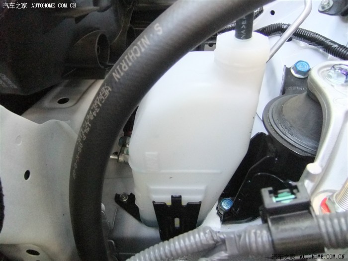 crv水箱里面是浅蓝色吗?