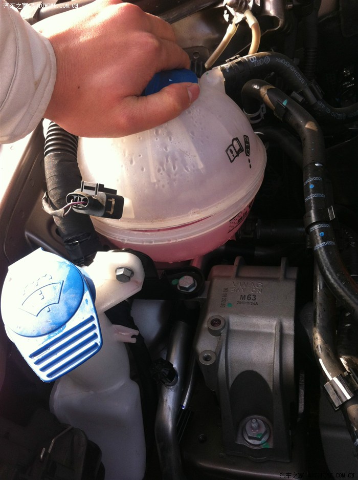 刚入手的迈腾1.8t豪华版冷却液水箱破裂,心情不好!