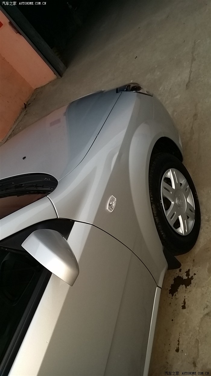 昨天我的凯越让一辆摩托车给破处了