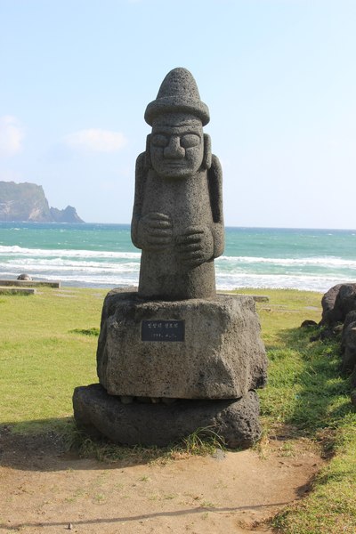 济州岛的守护神,石头爷爷.济州岛随处可见.