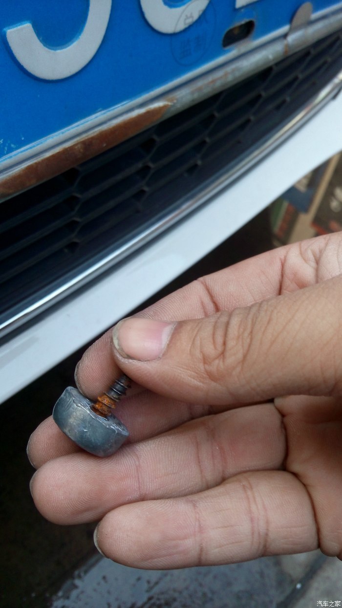 更换车牌架之拆卸车牌防盗螺丝教程申精