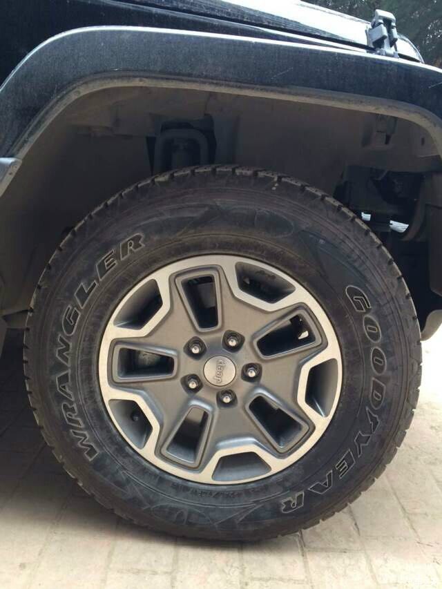 出13款牧马人原车轮胎轮毂