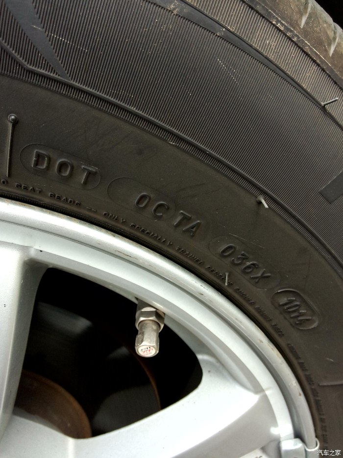 有3c标识,在inside那面,所以没法拍照,胎壁是两