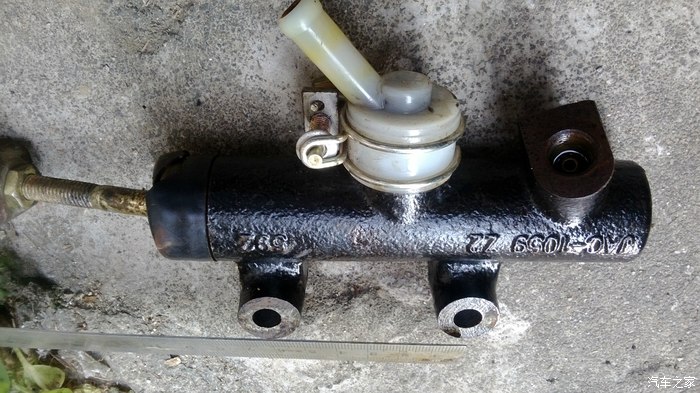 兔子自己更换货车离合总泵