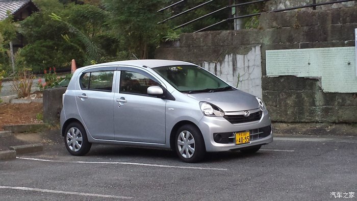 日本街头的各色飞度以及各种两箱小车下